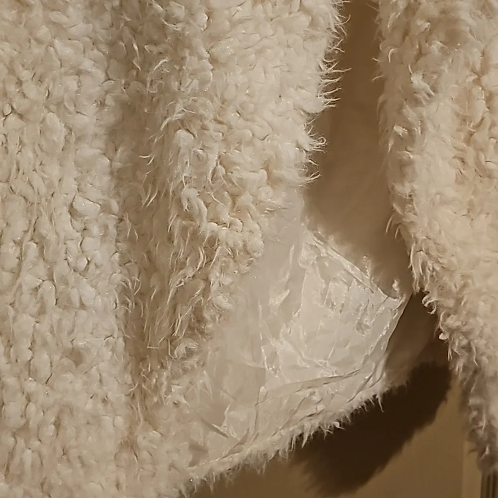 Ambiance Outerwear small faux fur white vest 😍 - Picture 3 of 4